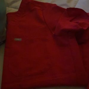 Figs scrub top pop red